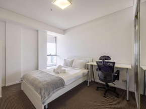 Stunning 2BR City Lights View Near Parks and Riverside
